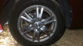 タイヤホイール前