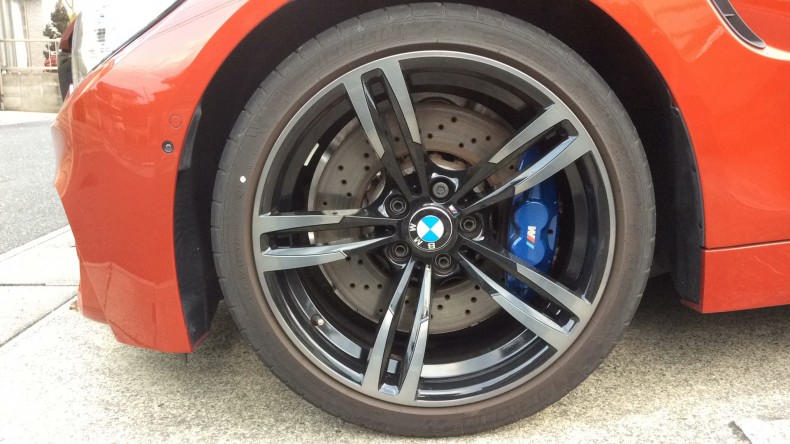 タイヤホイール前