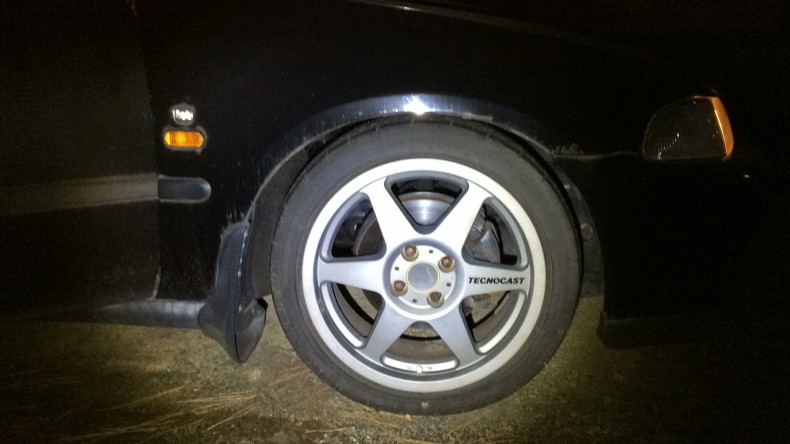 タイヤホイール前