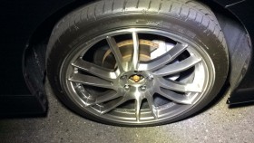 タイヤホイール前