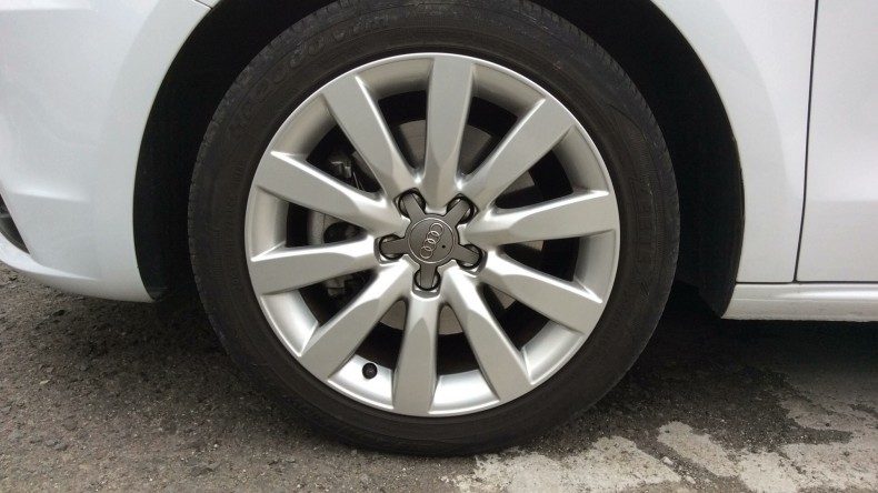 タイヤホイール前