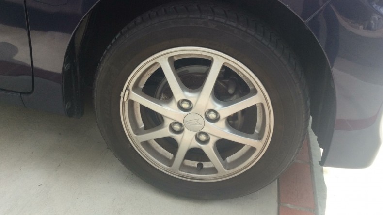 タイヤホイール前