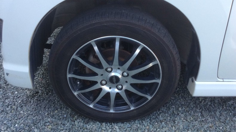 タイヤホイール前