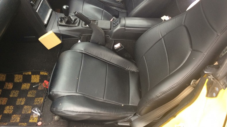 内装後方シート