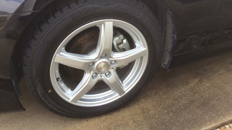 タイヤホイール前