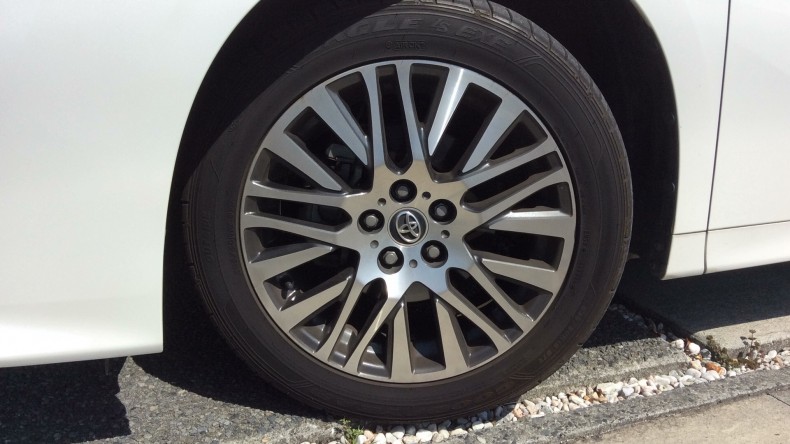 タイヤホイール前