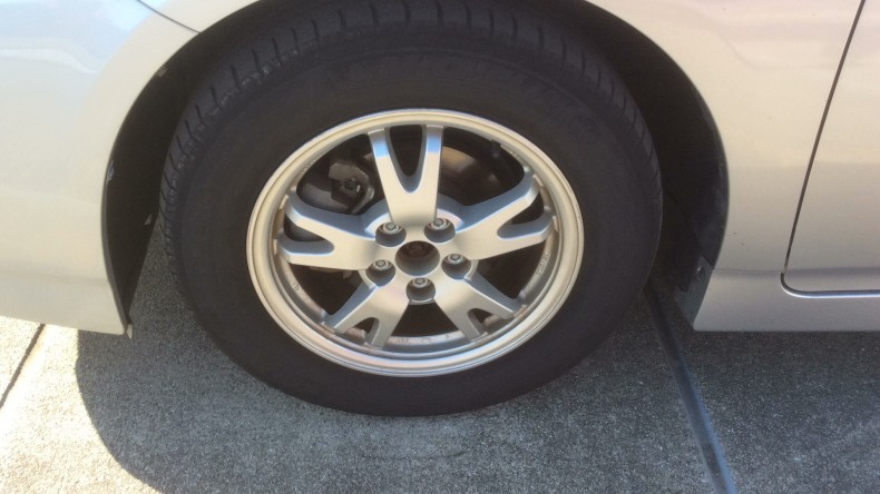 タイヤホイール前