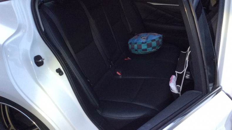 内装後方シート