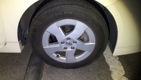 タイヤホイール前