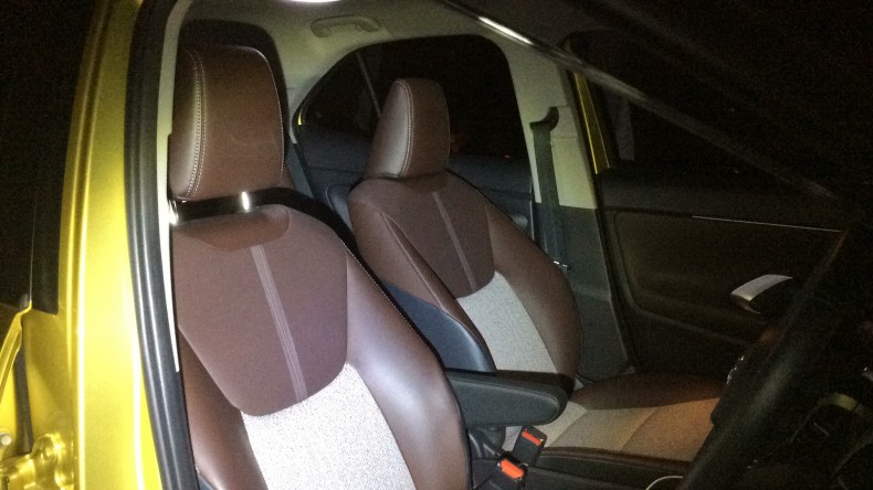 内装前方シート