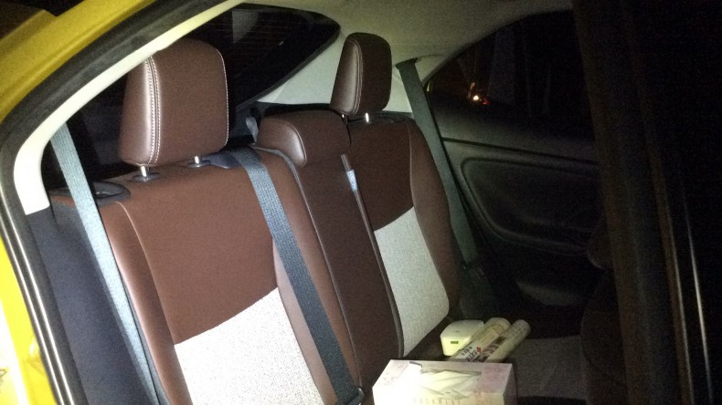 内装後方シート