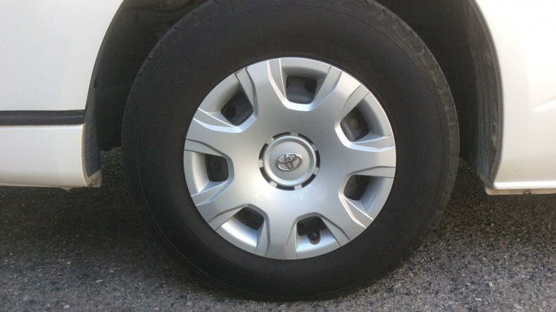 タイヤホイール前