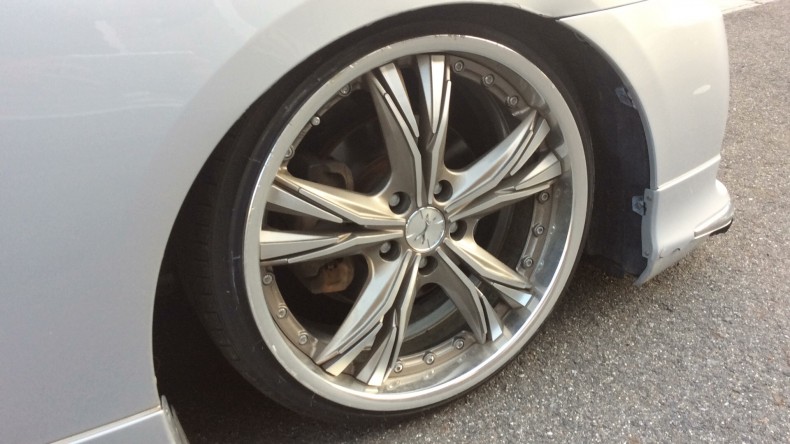 タイヤホイール前