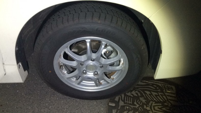 タイヤホイール前