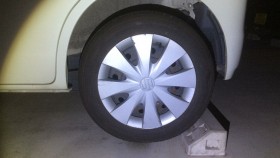 タイヤホイール前