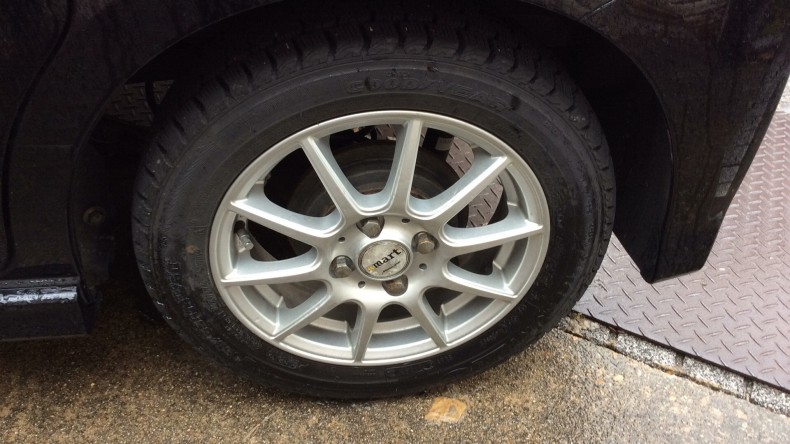 タイヤホイール前