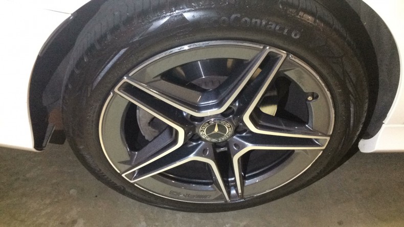 タイヤホイール前