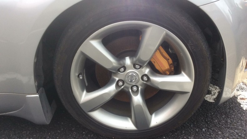 タイヤホイール前