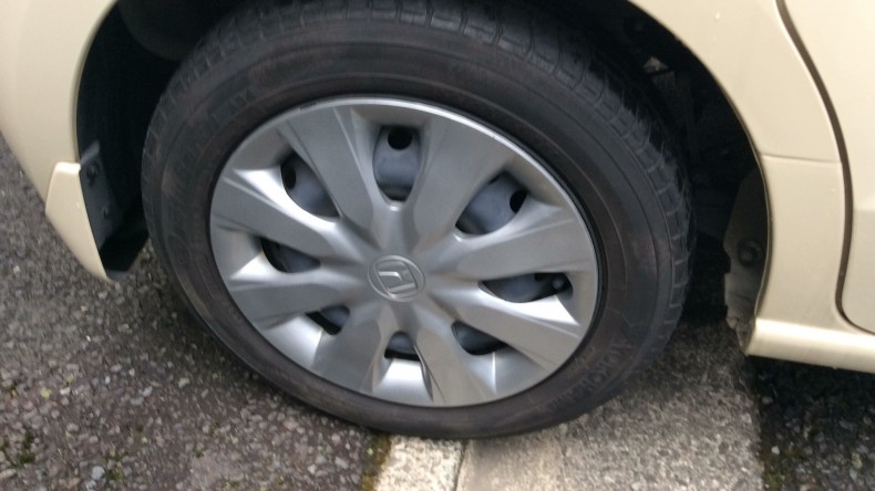 タイヤホイール前