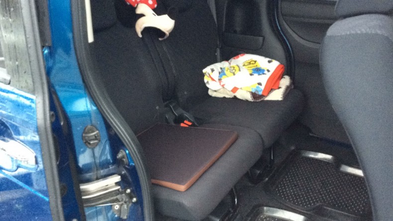 内装後方シート