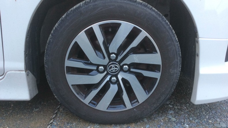 タイヤホイール前