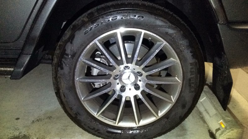 タイヤホイール前