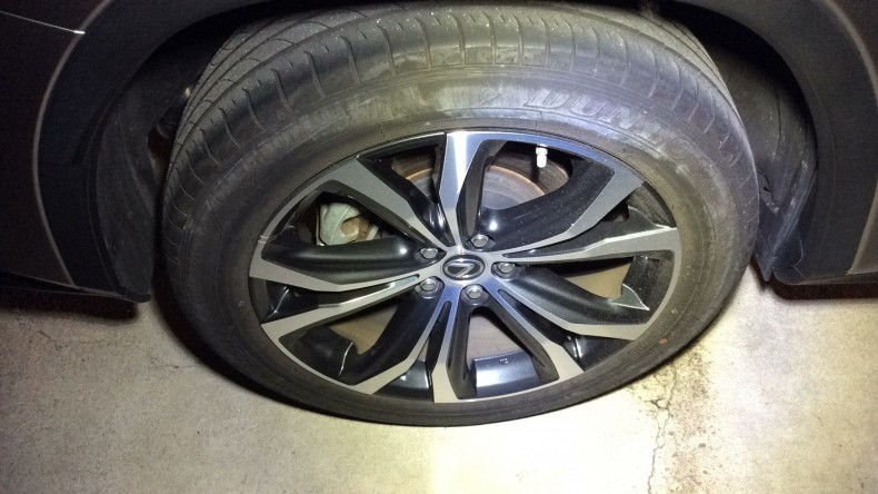 タイヤホイール前