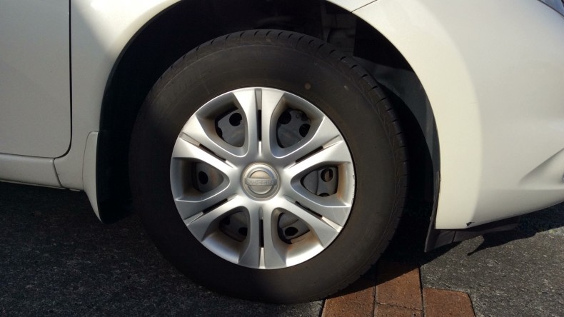 タイヤホイール前