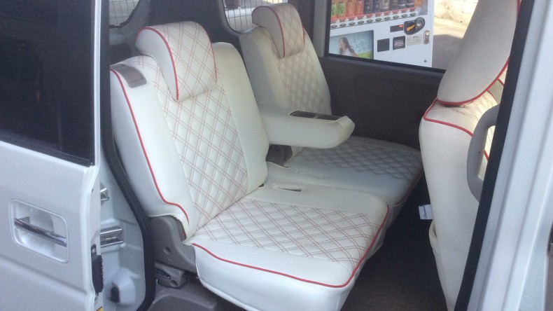 内装後方シート