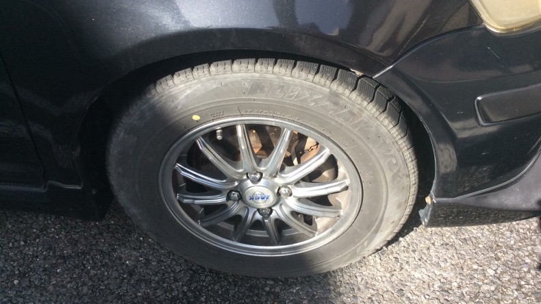 タイヤホイール前