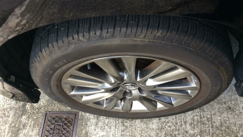 タイヤホイール前