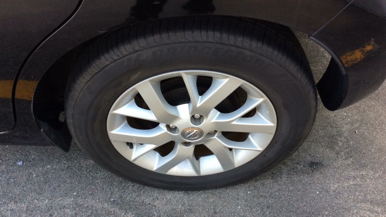 タイヤホイール前