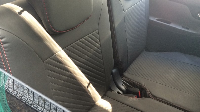 内装後方シート