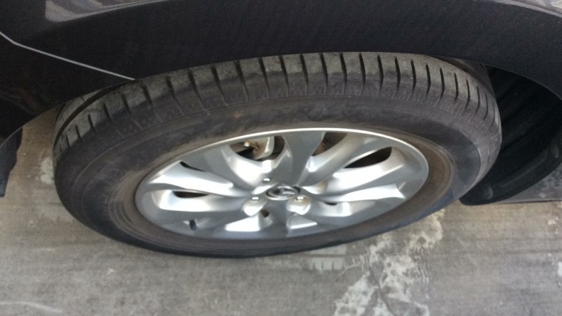 タイヤホイール前