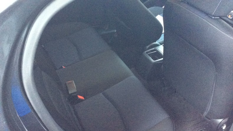 内装後方シート