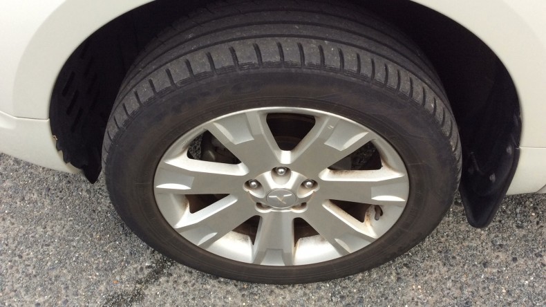 タイヤホイール前