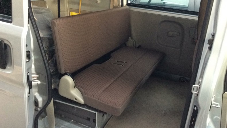 内装後方シート