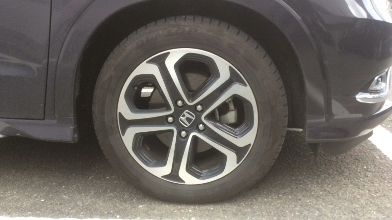 タイヤホイール前