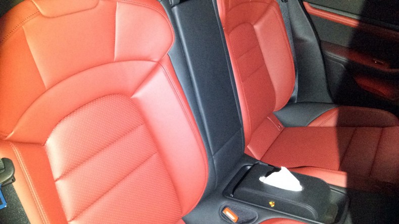 内装後方シート