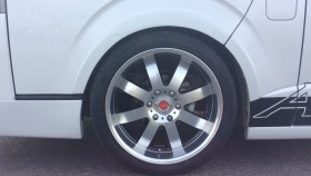 タイヤホイール前