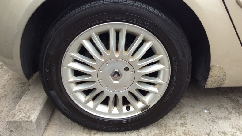 タイヤホイール前