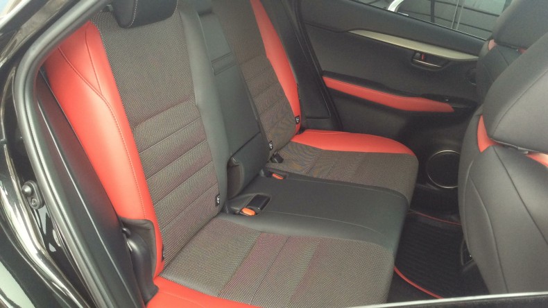 内装後方シート