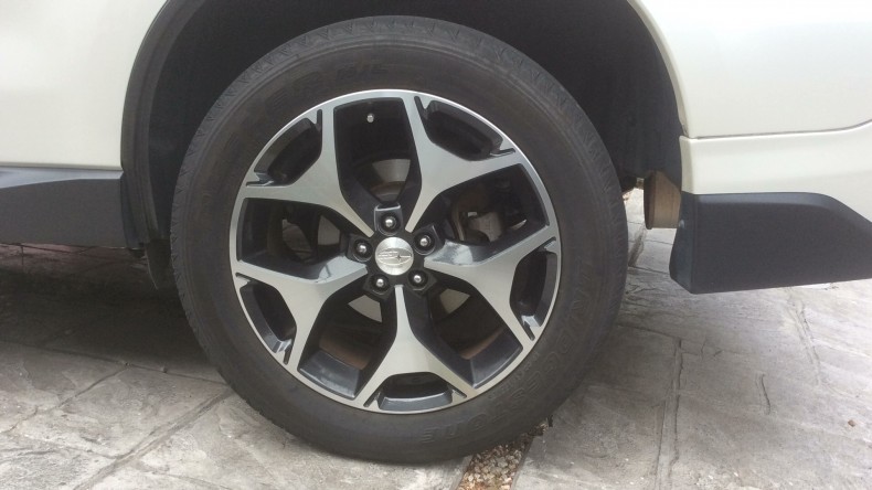 タイヤホイール前