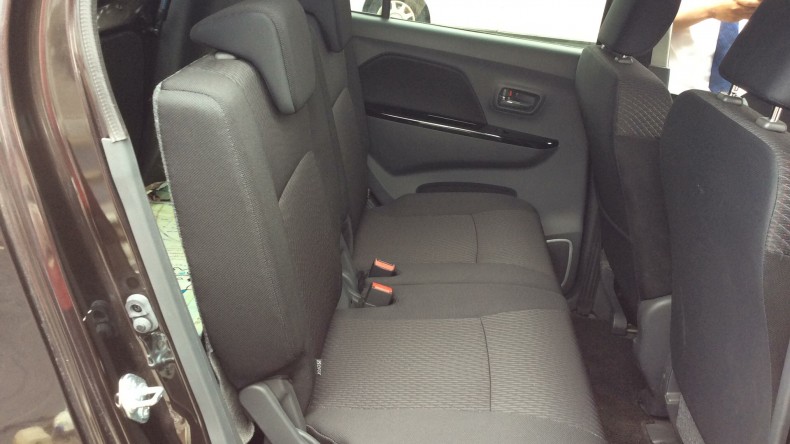 内装後方シート