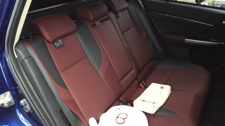 内装後方シート