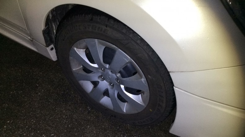 タイヤホイール前