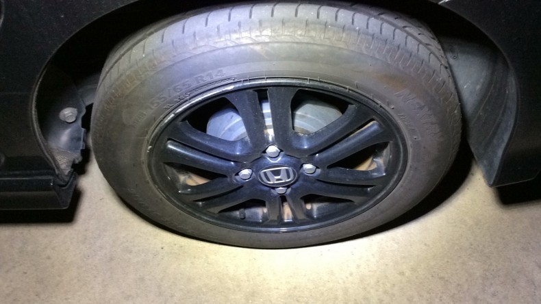 タイヤホイール前