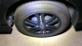 タイヤホイール前