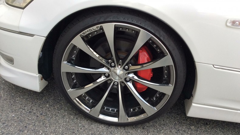 タイヤホイール前