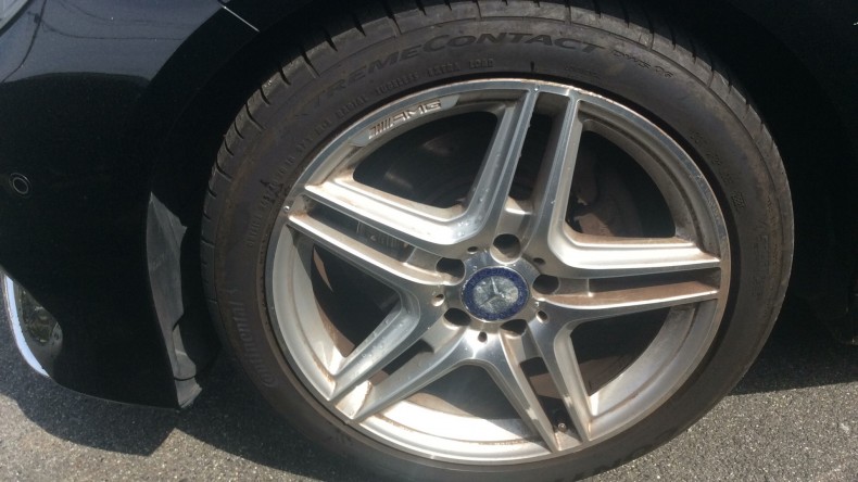 タイヤホイール前